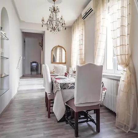 Casa Anna - Center Of - By Host4u * パヴィーア